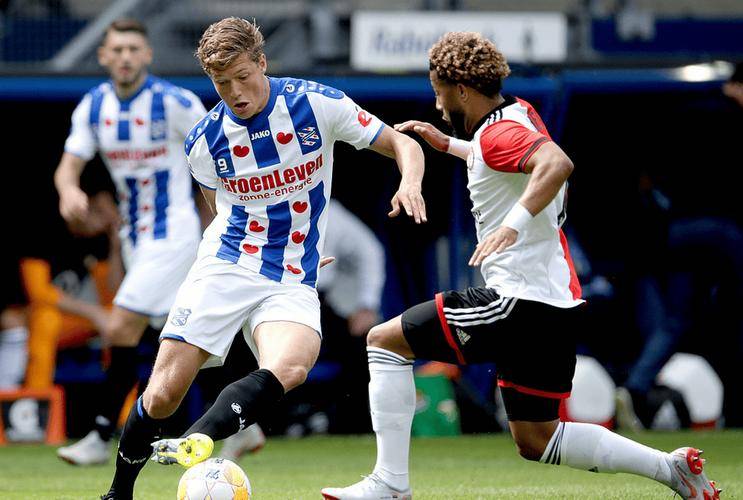 窗口期欧冠焦点战；阿贾克斯内部沟通；更衣室稳定；团队化学反应显著-爱游戏